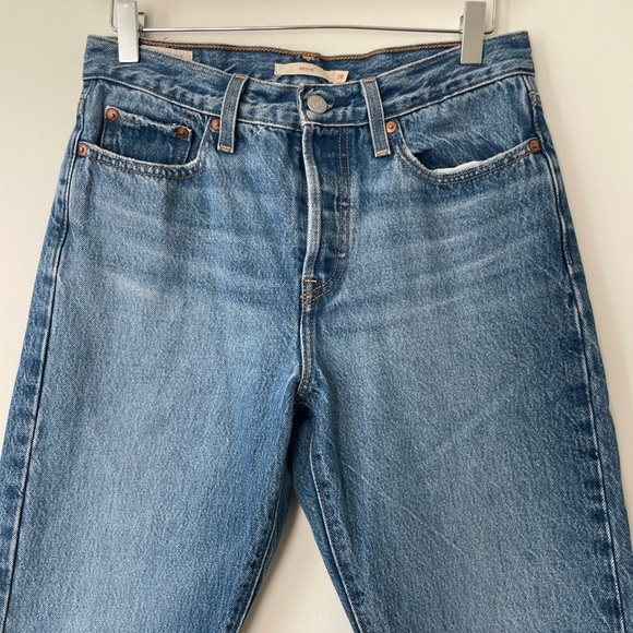 Levi’s Wedgie High Rise Straight Leg Medium Wash Denim Button-fly Size 28 - Picture 5 of 11